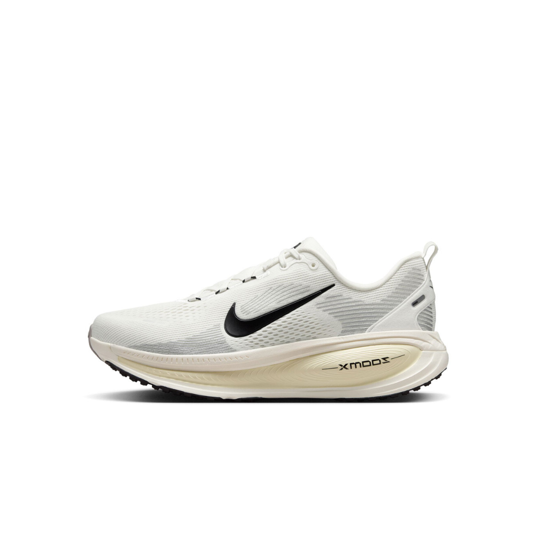 NIKE VOMERO 18 (CREAM)
