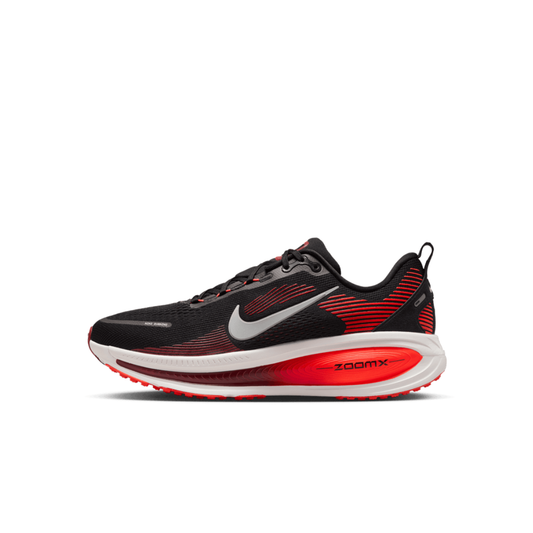 NIKE VOMERO 18 (BRIGHT CRIMSON)