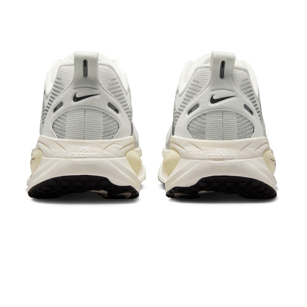 NIKE VOMERO 18 (CREAM)