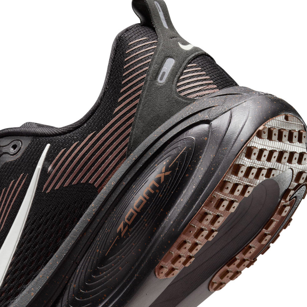 NIKE VOMERO 18 (IRON STONE)