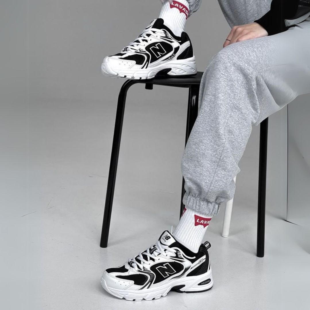NEW BALANCE 530 (BLACK WHITE)